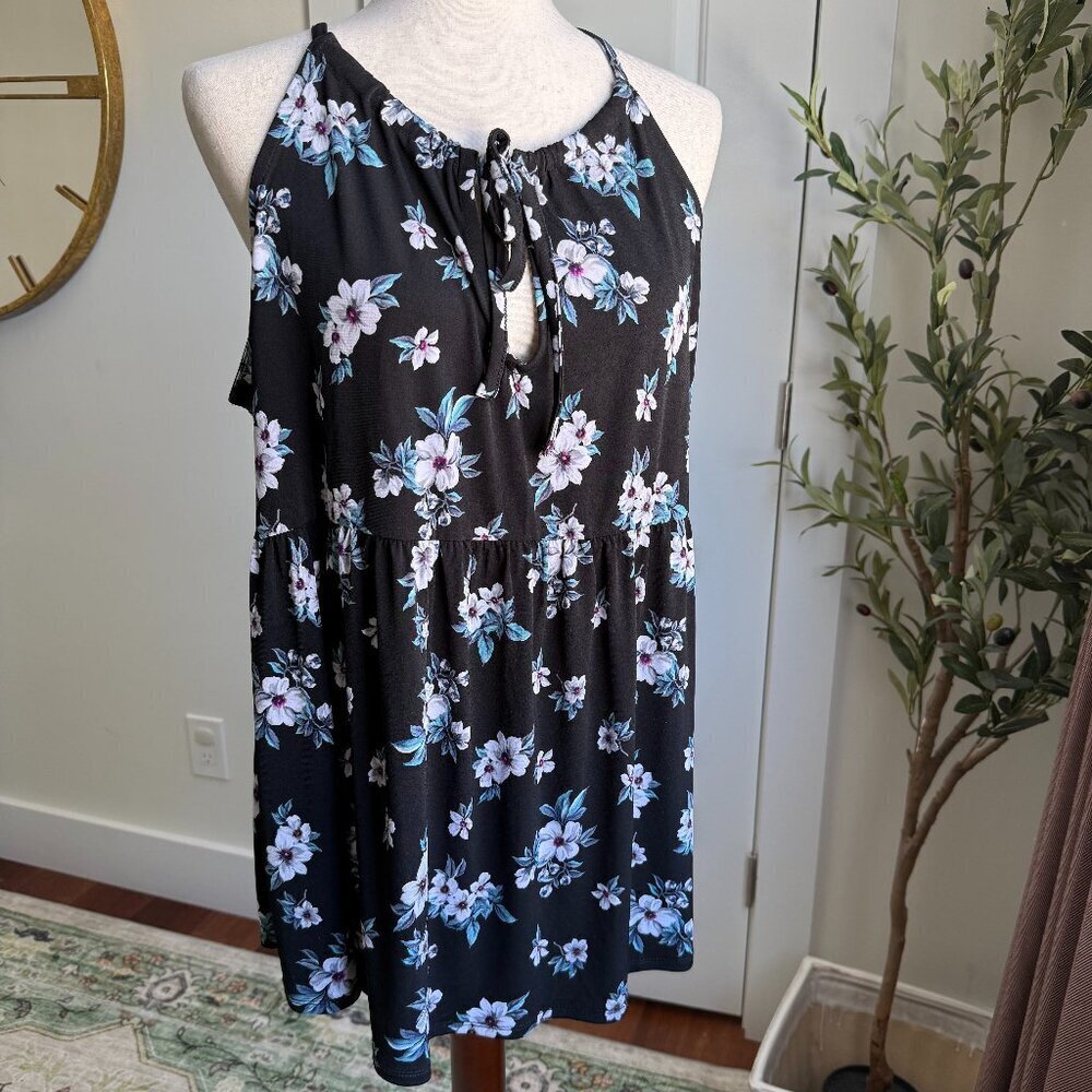 Torrid Sleeveless Black Floral Keyhole Top Size 2